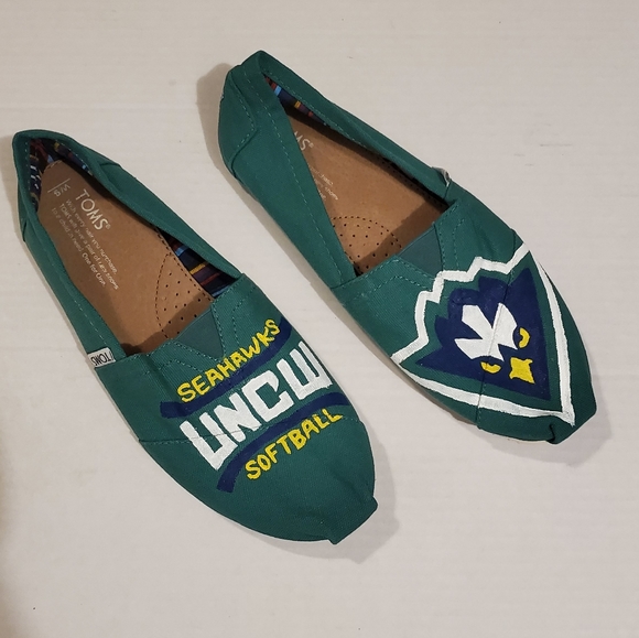 🔥SALE🔥NWOT! Toms Green UNCW College Custom Slip Ons 9 - Picture 6 of 11